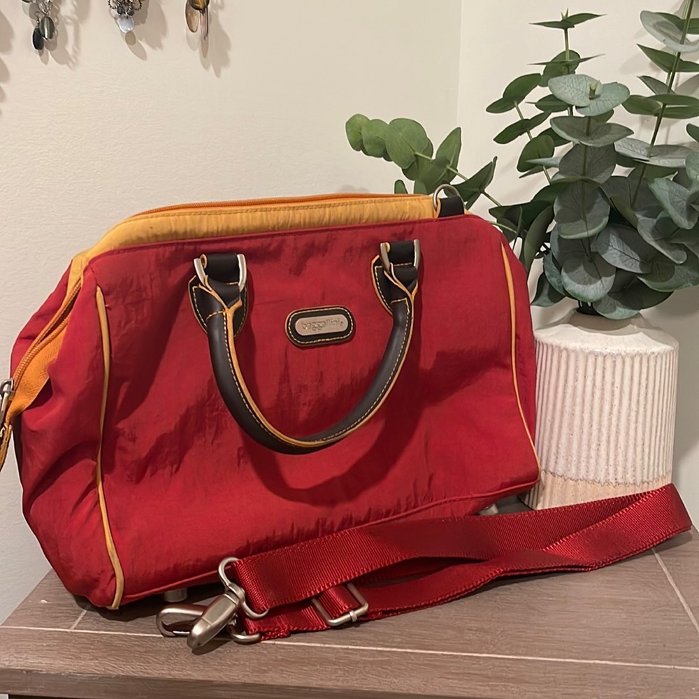 Never lose your keys or pens again with this tote!